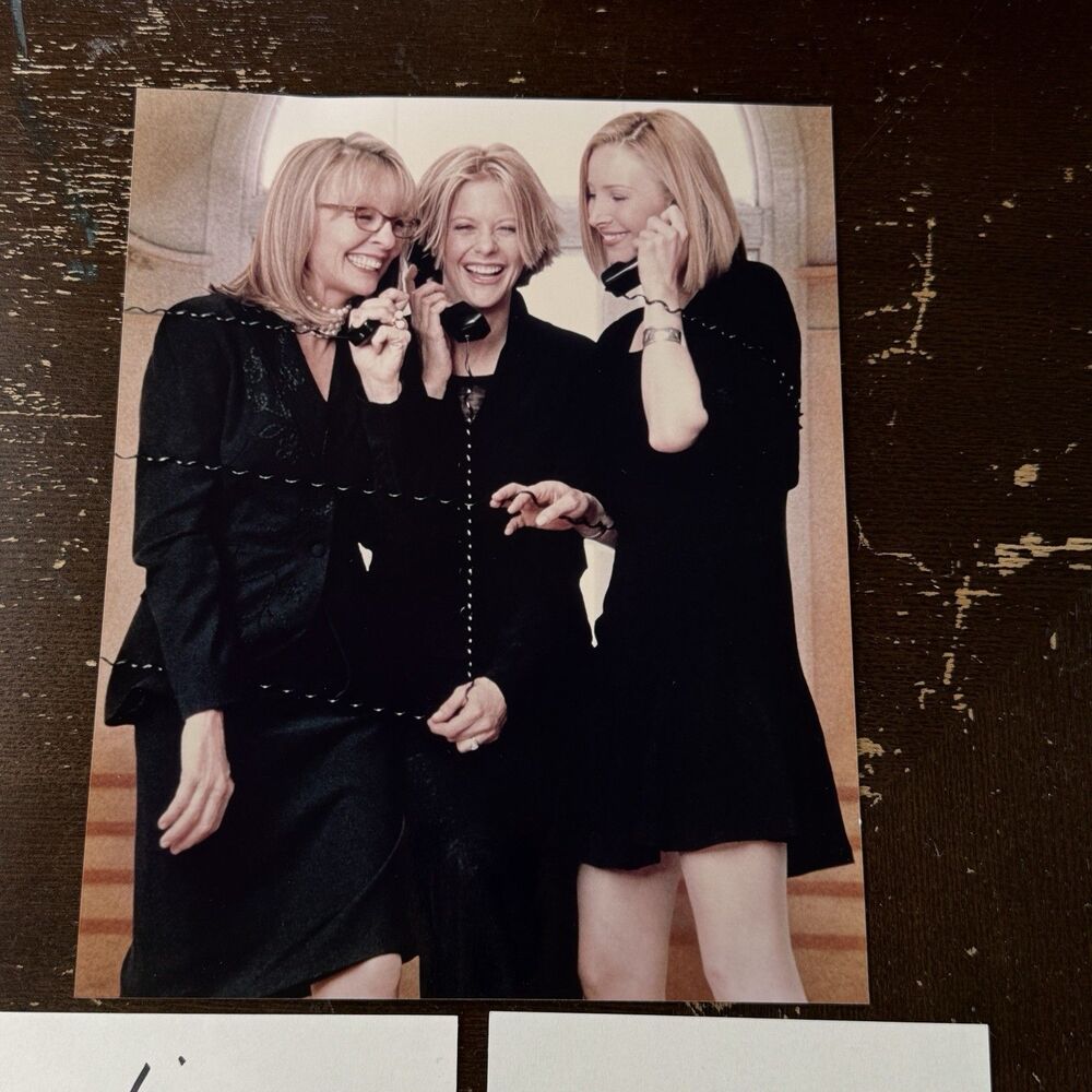Lisa Kudrow Diane Keaton Meg Ryan Signed Index Cards With 8x10 Photo Hanging Up - Picture 5 of 5